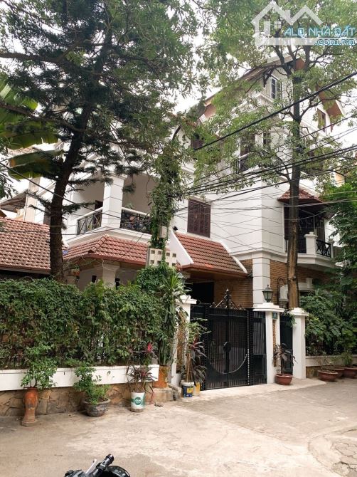 MẶT PHỐ PHÁO ĐÀI LÁNG 82m RỘNG 4m NHÀ 5 LOGOC TẦNG 32 Ty