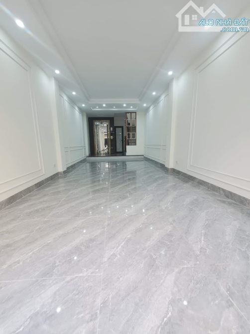 PHÂN LÔ - PHẠM TUẤN TÀI - 65M2 - 6 TẦNG THANG MÁY - GARA Ô TÔ 7 CHỖ - 2 THOÁNG, KINH DOANH