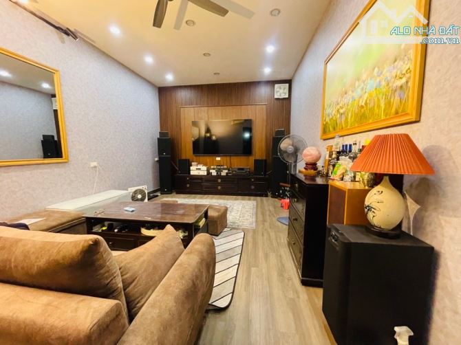 NHÀ ĐẸP, TÂY HỒ, 57M2 - 4 TẦNG - MT 4M, GARA ÔTÔ, FULL NỘI THẤT, ÔTÔ TRÁNH ĐỖ, KINH DOANH