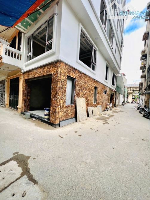 SIÊU PHẨM NGUYỄN TRÃI 8 TẦNG Ô TÔ TRÁNH 3 THOÁNG 57m RỘNG 13.5m GIA 32Ty5