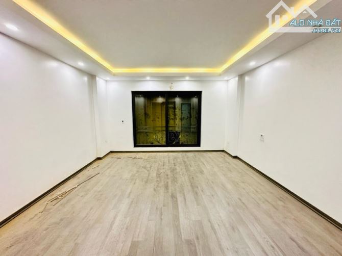 BÁN NHÀ TỨ LIÊN 8,5 TỶ 45m 5T THANG MÁY MT5m NHÀ MỚI Ở NGAY NGÕ TO GẦN Ô TÔ TRÁNH CÓ TL