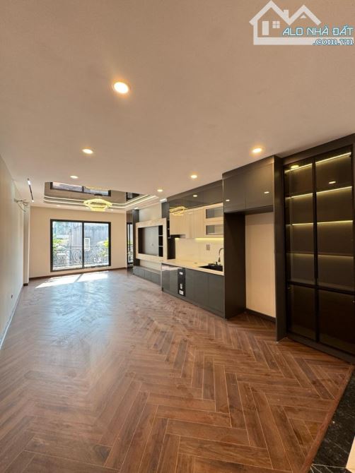 PHÂN LÔ HOÀNG QUỐC VIỆT 22,5 TỶ 60m 7T THANG MÁY MT5m NHÀ MỚI VỈE HÈ Ô TÔ TRÁNH KD CÓ TL