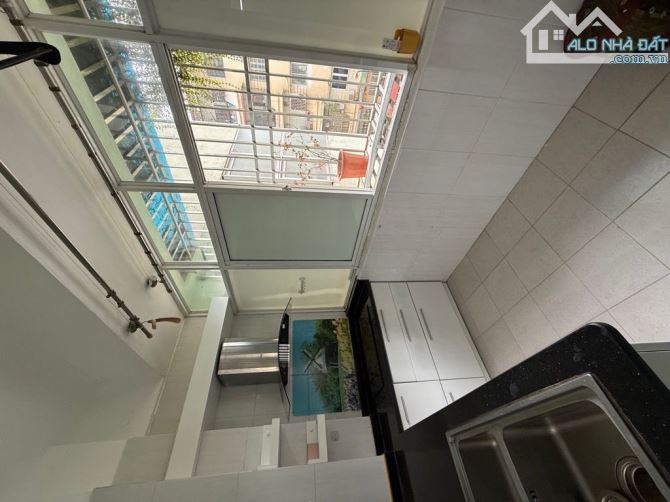 Bán Căn hộ Trung tâm Cầu Giấy - 63m2 - 2N1VS - Sổ đỏ chính chủ - Chỉ hơn 5 tỷ