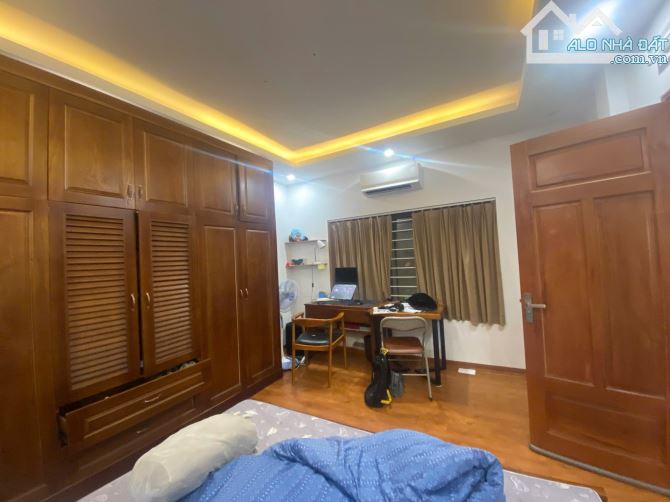 Bán Nhà Dân Xây Hoàng Hoa Thám, Hiếm Nhà Bán, Giá Tốt Trong Khu Vực, 30m2, 5T, 7,7 Tỷ