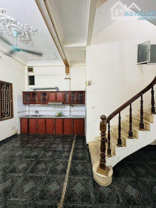 Bán nhà cực phẩm Thái Thịnh, Đống Đa - ngõ thông rộng sáng - 43m2 chỉ nhỉnh 10 tỷ - có 102