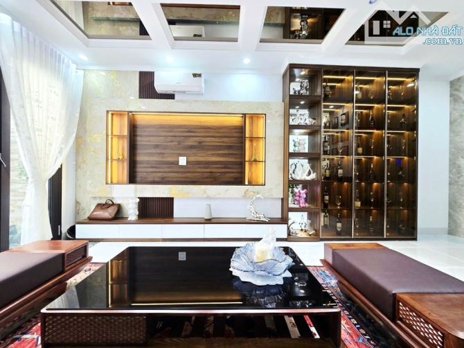 Bán nhà NGUYỄN KHANG, 40m2 x5T, dân xây, 20m ra PHỐ, chỉ hơn 12 tỷ (có thương lượng)