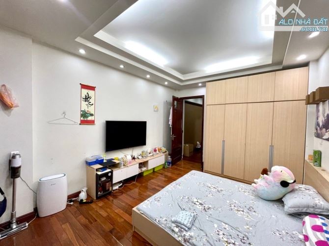 bán nhà 381 NGUYỄN KHANG, 40m2 x5T, NGÕ CỰC THOÁNG, cách Ô TÔ TRÁNH 10M