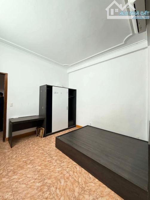 TRUNG TÂM CẦU GIẤY - DÂN XÂY - 65m2 x 5 TẦNG - CHỈ 13 TỶ - VUÔNG VỨC NỞ HẬU - DÒNG TIỀN 6%