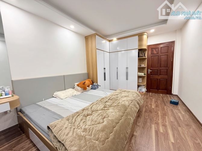 BÁN NHÀ 5 TẦNG RẤT ĐẸP, NGÕ THÔNG, ĐƯỜNG Ô TÔ TẢI SIÊU RỘNG, GẦN PHỐ TÂN MAI – HOÀNG MAI.