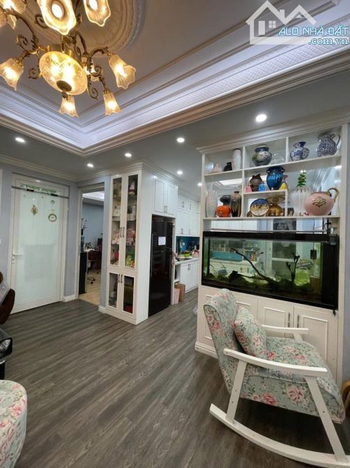 - BÁN CC 335 CẦU GIẤY, CHUNG CƯ MẶT PHỐ TRUNG TÂM CẦU GIẤY - 3 NGỦ, 2 WC, CÓ SLOT OTO - SĐ