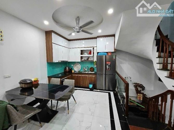 Bán nhà CẦU GIẤY - GẦN ĐH GIAO THÔNG VẬN TẢI, 40m2 x5T, nhà dân xây, chỉ hơn 12 tỷ