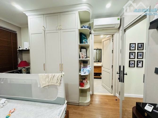 Bán nhà 4 tầng phố Võ Chí Công 125m mặt tiền 5m đường ô tô giá 27 tỷ.