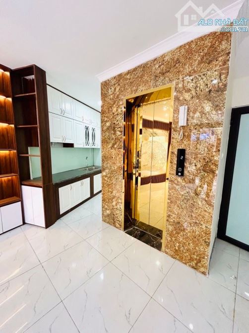 Nhà mới, phường Vĩnh Hưng, 6 tầng thang máy, ô tô đỗ cửa, ngõ thông tứ tung, chỉ 11 tỷ