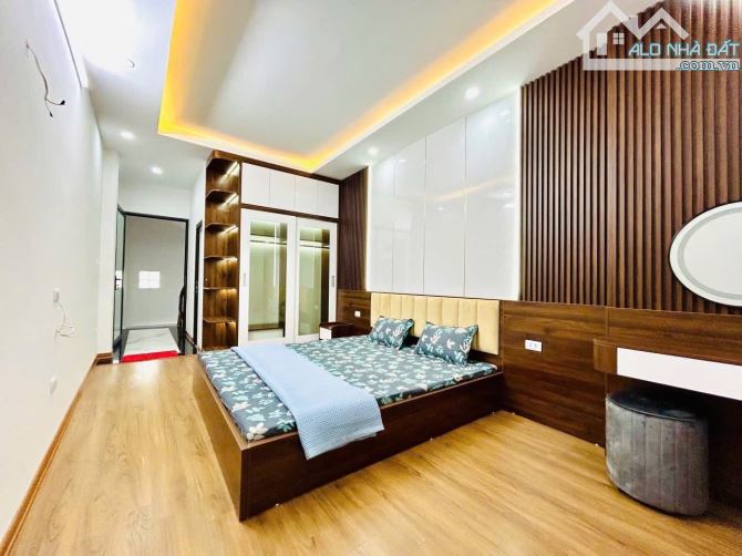 SIÊU PHẨM PHÂN LÔ LẠC LONG QUÂN - MẶT NGÕ THÔNG KINH DOANH 38M- 5TẦNG XÂY MỚI - 9 TỶ GIÁ