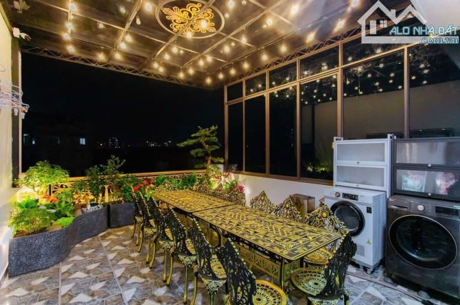 NGUYỄN KHÁNH TOÀN, ô tô gần 6 tầng, thang máy, full nội thất, ở sướng.