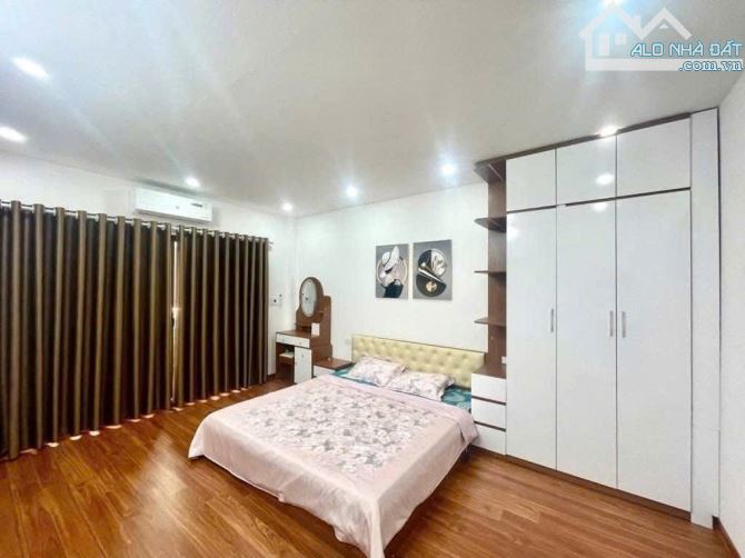 Hàng hiếm lõi Đống Đa – Tôn Thất Tùng nhà gần Đại Học Y, 20m ra ô tô tránh giá nhỉnh 7 tỷ