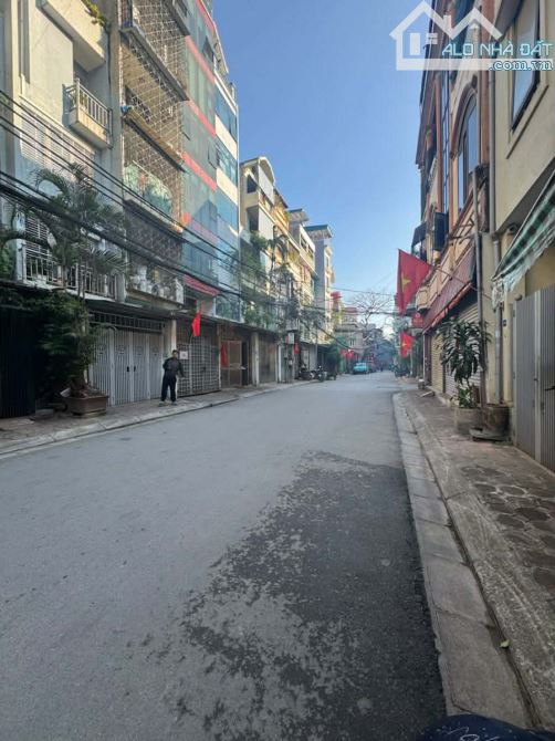 Bán nhà phố Hoàng Văn Thái 50m2, 5 tầng, MT4.2m, ô tô qua nhà , sổ đẹp 15 tỷ 9