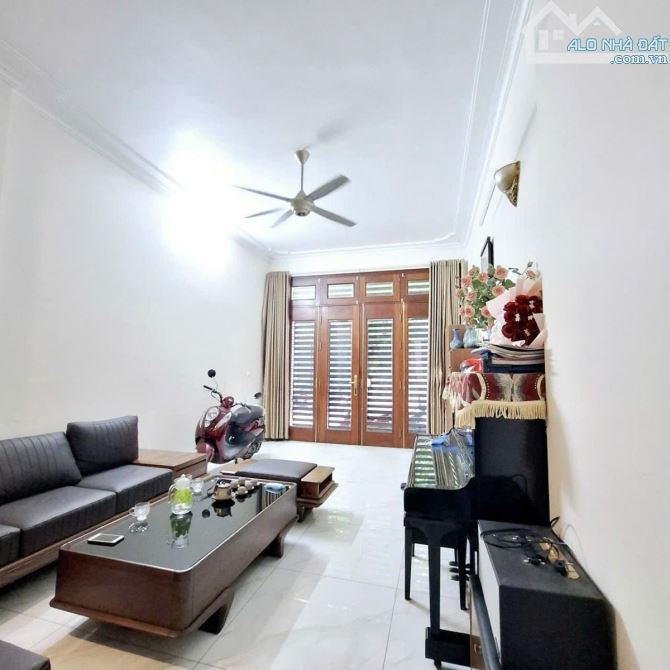 HOÀNG VĂN THÁI – NHÀ PHÂN LÔ QUÂN ĐỘI, GARA Ô TÔ, BAN CÔNG THOÁNg 50M2 5 TẦNG 16.2 TỶ