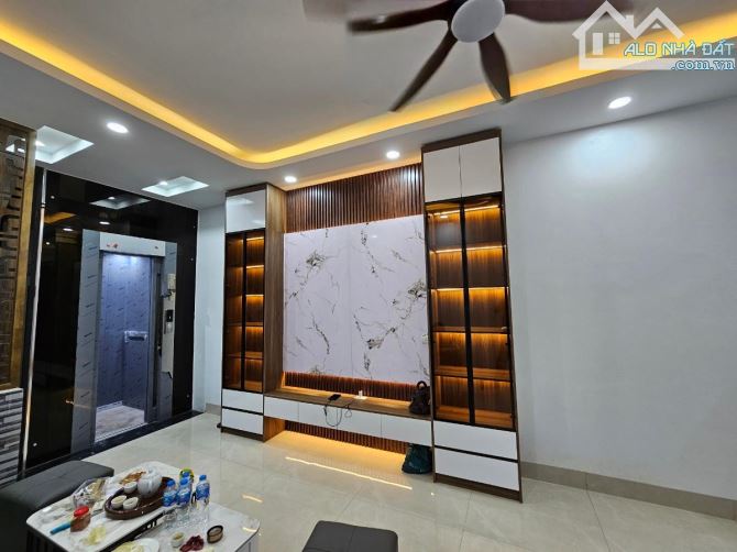 HOT VŨ TÔNG PHAN – LÔ GÓC, VỈA HÈ RỘNG, KINH DOANH 24/7 42M x 4 TẦNG 11