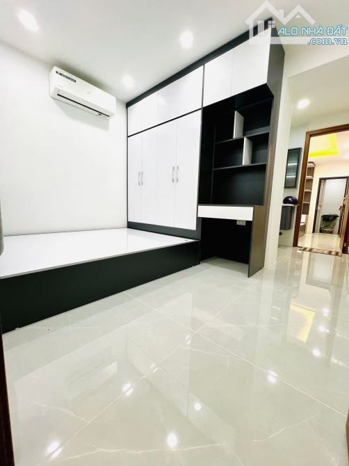 BÁN TẬP THỂ K.D,TẦNG 1 ,THUỐC LÁ , 133 NGUYỄN TRÃI, THANH XUÂN. 85M² – 2PN.4,55 TỶ