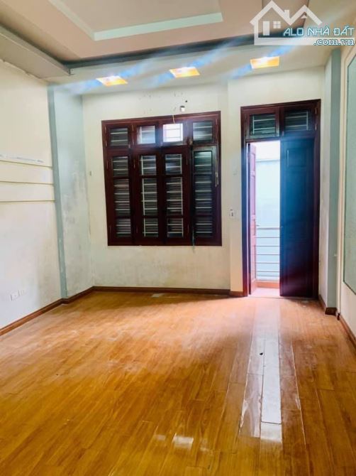 Bán nhà đất Đường Khuất Duy Tiến, Oto tránh, Ngõ thông, KD, DT40m2, MT 3,9m, Giá 14 tỉ