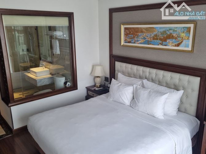 Bán toà khách sạn mặt phố Ngô Quyền DT: 320m2 - 12 Tầng - Mặt tiền 15m - Giá 280 tỷ