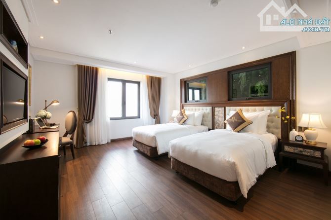 Bán toà khách sạn mặt phố Ngô Quyền DT: 320m2 - 12 Tầng - Mặt tiền 15m - Giá 280 tỷ