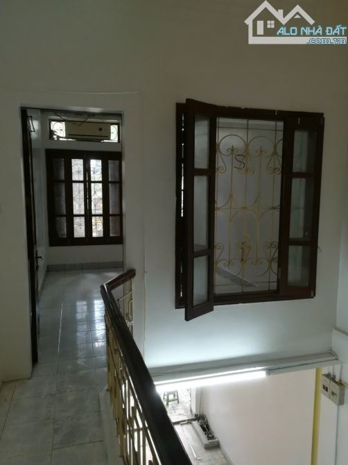 Mặt phố La Thành - kinh doanh siêu đỉnh - ô tô tránh, bán đất tặng nhà