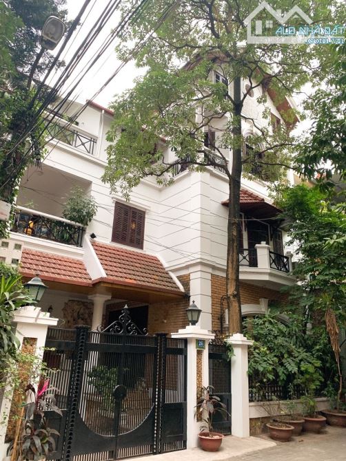 MẶT PHỐ PHÁO ĐÀI LÁNG 82m RỘNG 4m NHÀ 5 LOGOC TẦNG 32 Ty