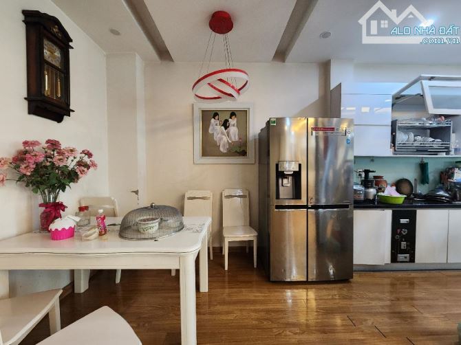 NHÀ ĐẸP - CẦU GIẤY -80M2 -5 TẦNG - 4,5M MẶT TIỀN, Ô CHỜ THANG MÁY, 2 THOÁNG, 5 PHÒNG NGỦ