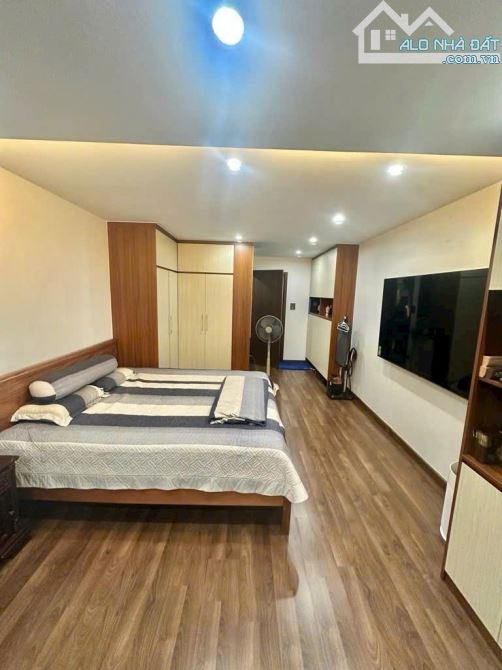 PHÂN LÔ, TRẦN QUỐC HOÀN, 45M2 - 5 TẦNG - 4M MẶT TIỀN, GARA ÔTÔ, VỈA HÈ, ÔTÔ TRÁNH, KD ĐỈNH