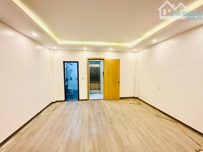 BÁN NHÀ TỨ LIÊN 8,5 TỶ 45m 5T THANG MÁY MT5m NHÀ MỚI Ở NGAY NGÕ TO GẦN Ô TÔ TRÁNH CÓ TL