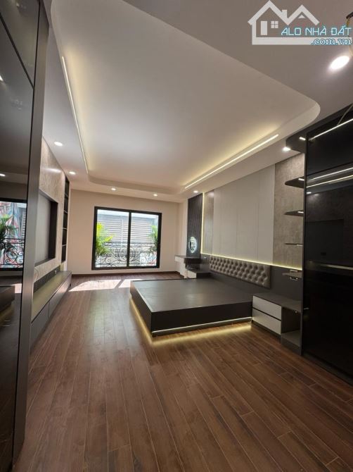 PHÂN LÔ HOÀNG QUỐC VIỆT 22,5 TỶ 60m 7T THANG MÁY MT5m NHÀ MỚI VỈE HÈ Ô TÔ TRÁNH KD CÓ TL