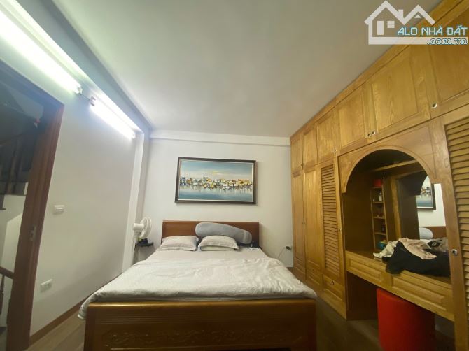 Bán Nhà Dân Xây Hoàng Hoa Thám, Hiếm Nhà Bán, Giá Tốt Trong Khu Vực, 30m2, 5T, 7,7 Tỷ