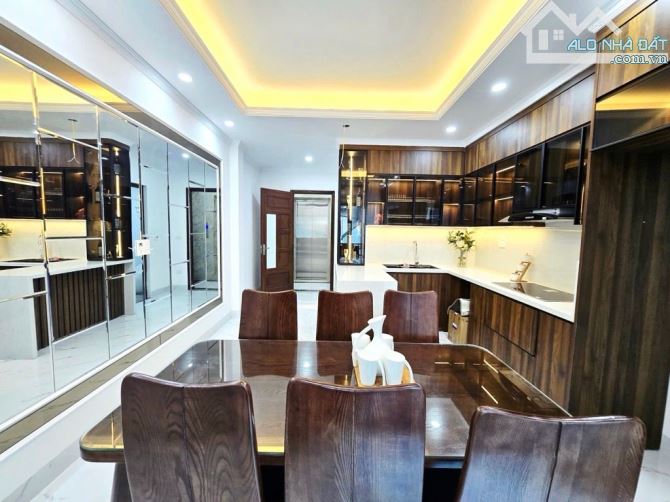 Bán nhà NGUYỄN KHANG, 40m2 x5T, dân xây, 20m ra PHỐ, chỉ hơn 12 tỷ (có thương lượng)