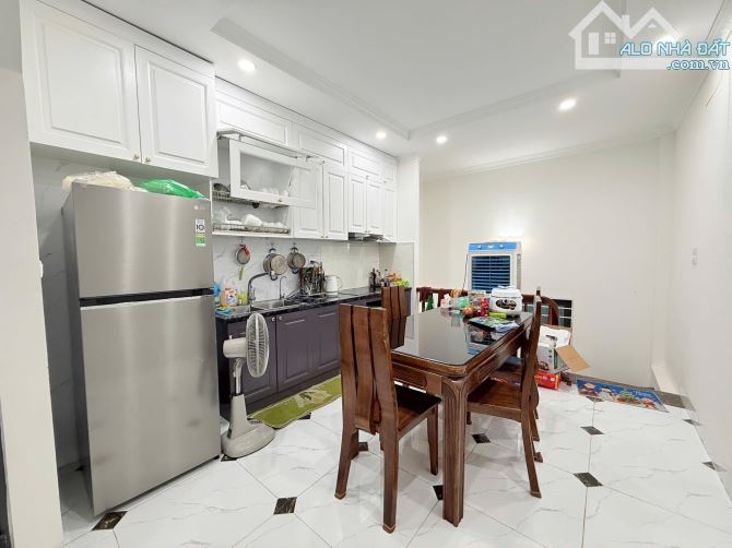 BÁN NHÀ 5 TẦNG RẤT ĐẸP, NGÕ THÔNG, ĐƯỜNG Ô TÔ TẢI SIÊU RỘNG, GẦN PHỐ TÂN MAI – HOÀNG MAI.