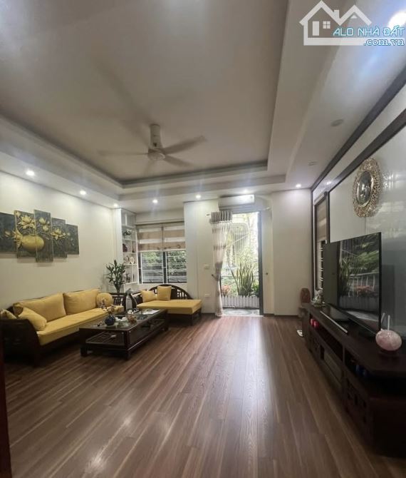 Bán gấp nhà mặt phố Trung Kính 98m², 7 tầng, vỉa hè 7m, kinh doanh đỉnh, giá 53 tỷ