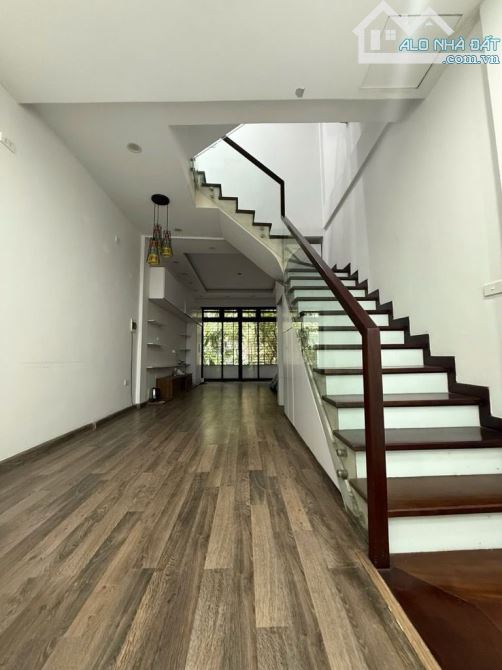 Chủ cần bán gấp , Phố Vip Đầm Trấu Hiếm bán , Kinh Doanh , Vỉa Hè , Ô Tô dừng đỗ tránh nha