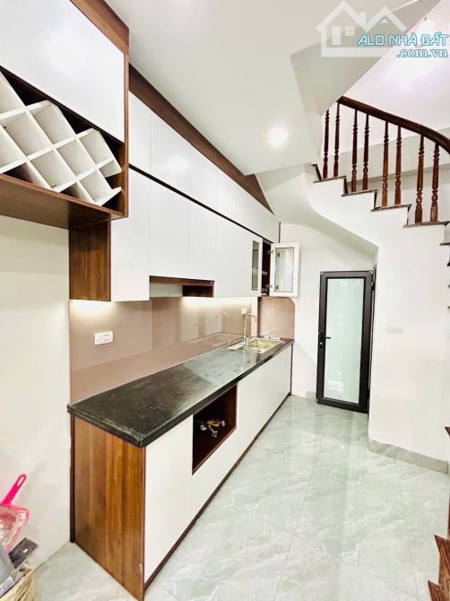 SIÊU PHẨM PHÂN LÔ LẠC LONG QUÂN - MẶT NGÕ THÔNG KINH DOANH 38M- 5TẦNG XÂY MỚI - 9 TỶ GIÁ