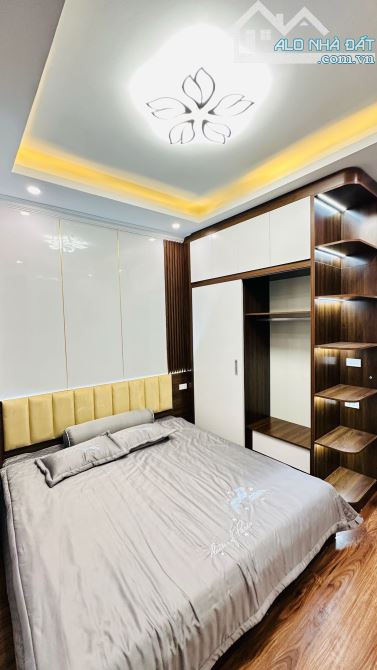 BÁN NHÀ XÂY MỚI 5 TẦNG – PHỐ VÂN ĐỒN – GẦN MẶT PHỐ