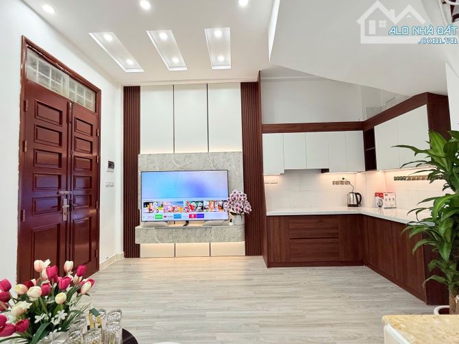 BÁN NHÀ XÂY MỚI 5 TẦNG – PHỐ VÕ CHÍ CÔNG – GẦN MẶT PHỐ