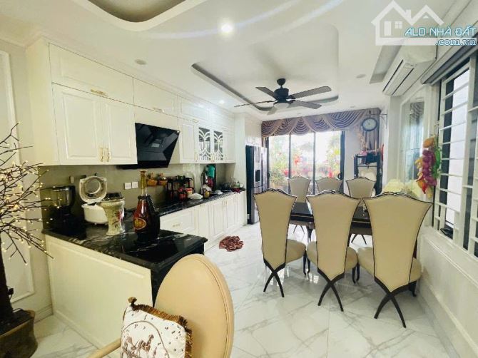 16 tỷ - Nhà phố Thợ Nhuộm, 36m2, 5 tầng, thang máy, MT rộng, 3 thoáng, KV hiếm