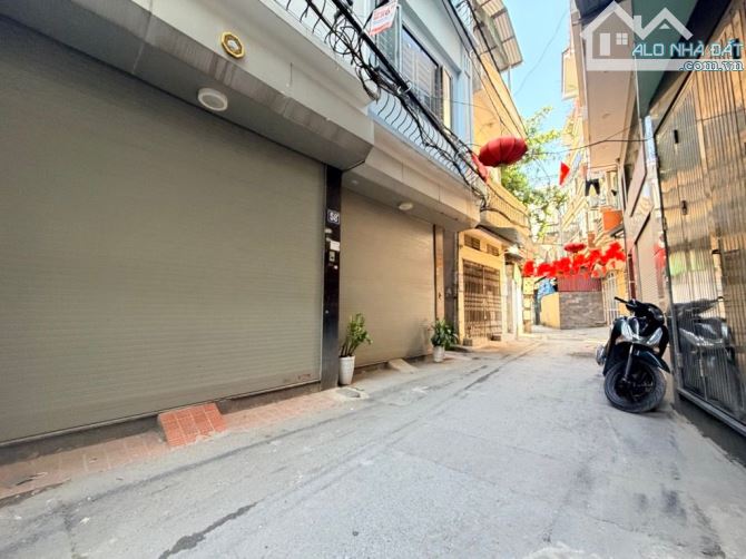 Nhà đẹp Lạc Long Quân 45m x 5T, Ngõ thông, Ô tô, Kinh doanh, Dân xây. 11 tỷ