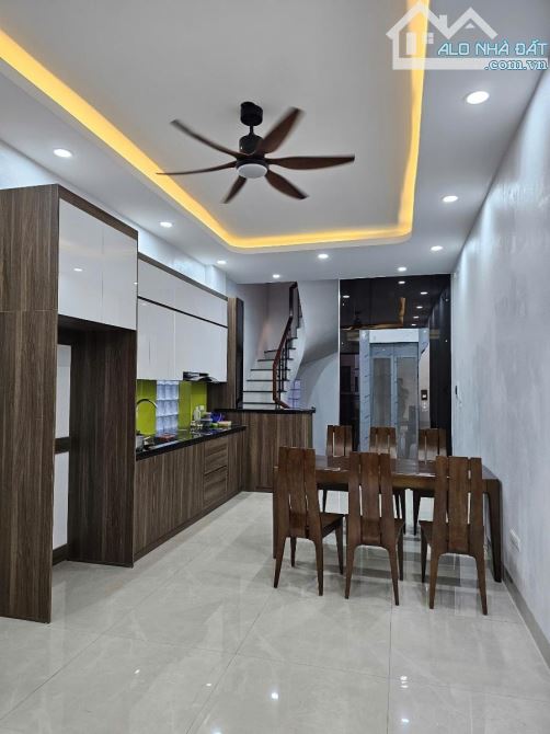 HOT VŨ TÔNG PHAN – LÔ GÓC, VỈA HÈ RỘNG, KINH DOANH 24/7 42M x 4 TẦNG 11