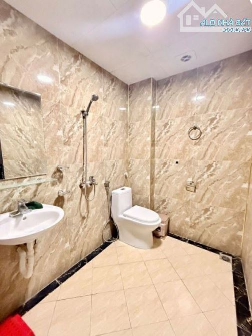 BÁN NHÀ BẠCH ĐẰNG, DT 33M², 5 TẦNG, DÂN XÂY, GẦN Ô TÔ, CHỦ CẦN BÁN GẤP