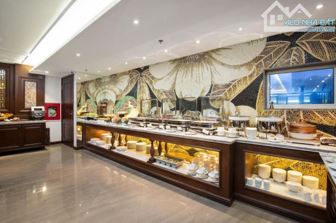 Bán toà khách sạn mặt phố Ngô Quyền DT: 320m2 - 12 Tầng - Mặt tiền 15m - Giá 280 tỷ