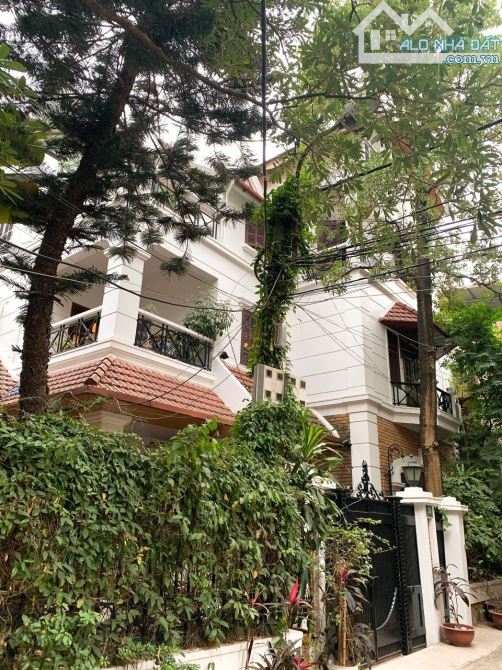 MẶT PHỐ PHÁO ĐÀI LÁNG 82m RỘNG 4m NHÀ 5 LOGOC TẦNG 32 Ty