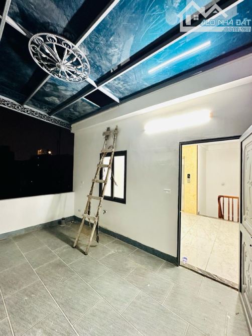 BÁN NHÀ TỨ LIÊN 8,5 TỶ 45m 5T THANG MÁY MT5m NHÀ MỚI Ở NGAY NGÕ TO GẦN Ô TÔ TRÁNH CÓ TL