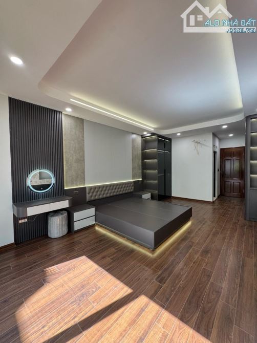 PHÂN LÔ HOÀNG QUỐC VIỆT 22,5 TỶ 60m 7T THANG MÁY MT5m NHÀ MỚI VỈE HÈ Ô TÔ TRÁNH KD CÓ TL