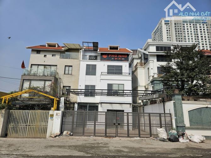 Bán biệt thự mặt đường ngõ 300 Nguyễn Xiển, Thanh Xuân.